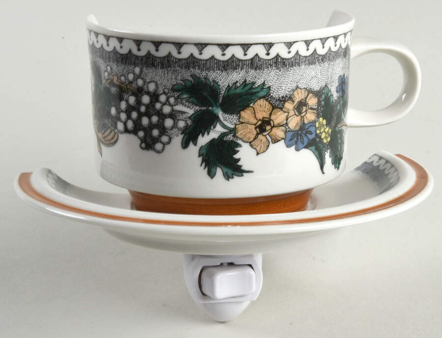 Burgund 4 3/8"-4 5/8" Night Light/Cup & Saucer HC by Goebel-1