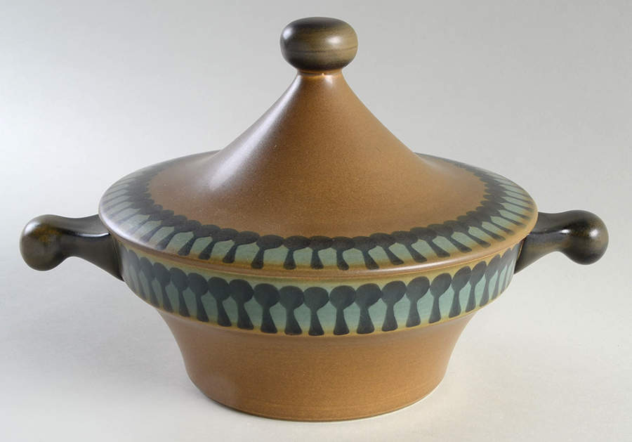 Wallis 1.75 Qt Round Covered Casserole by Goebel-1