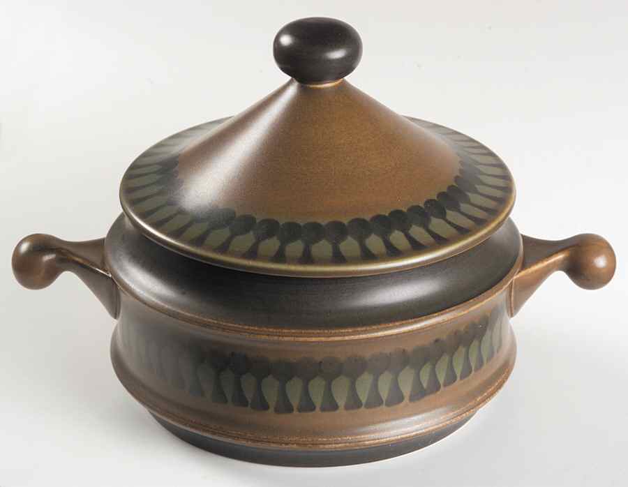 Wallis 2 Qt Round Covered Casserole by Goebel-1