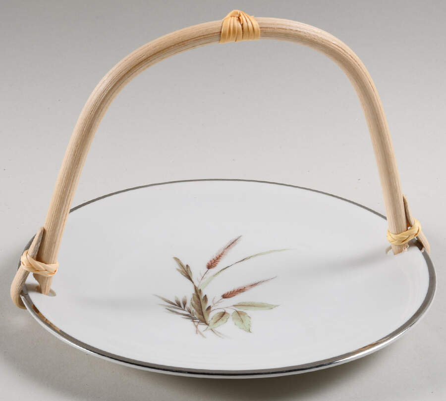 Lady Diana 5 3/8"-5 5/8" Bamboo Handled Serving Plate  HC by Grace-1