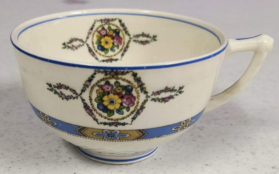GRI3 Footed Cup by Grindley-1