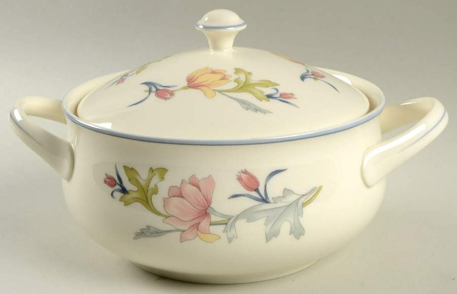Ashley 1.75 Qt Round Covered Casserole by Gorham-1