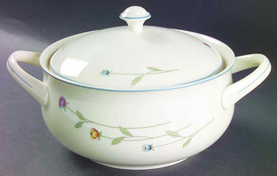 Country Flowers Cream 2 Qt Round Covered Casserole by Gorham-1