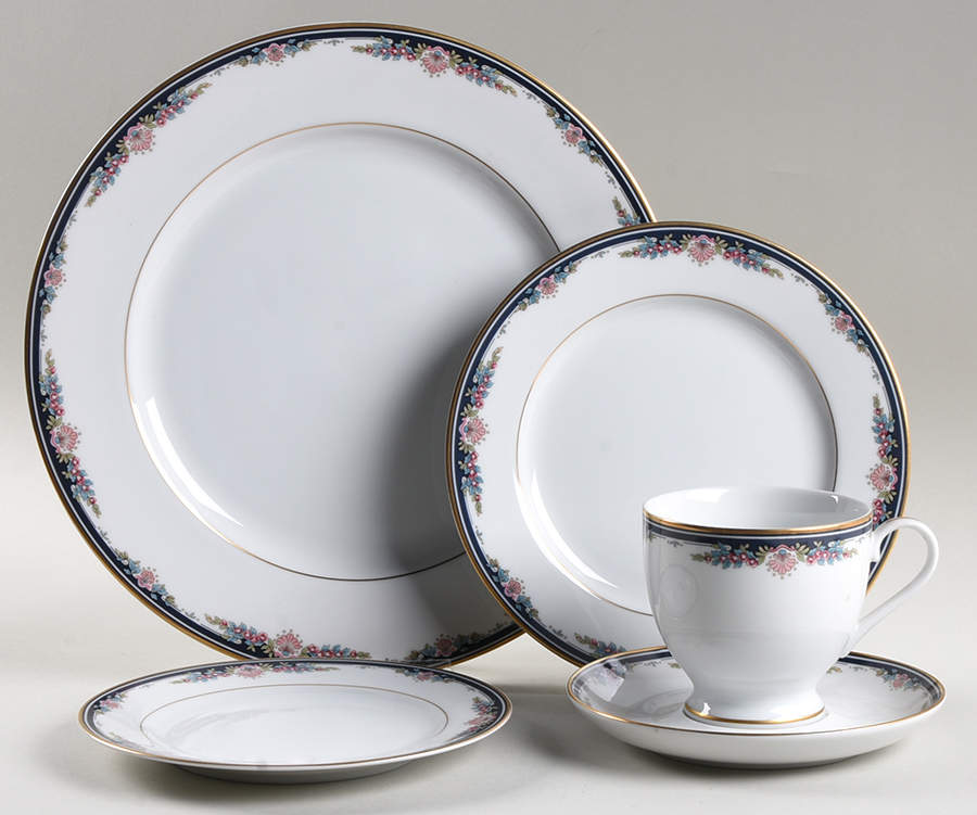 Gorham Chantilly 5 Piece Place Setting by Gorham-1