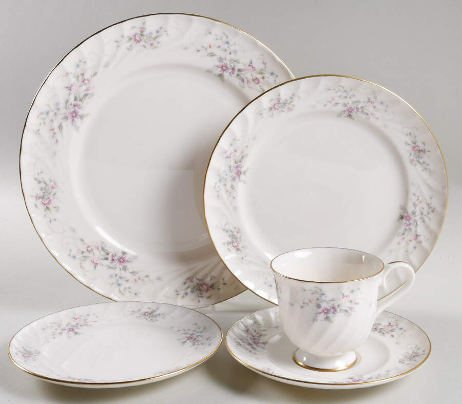 Jolie 5 Piece Place Setting by Gorham-1