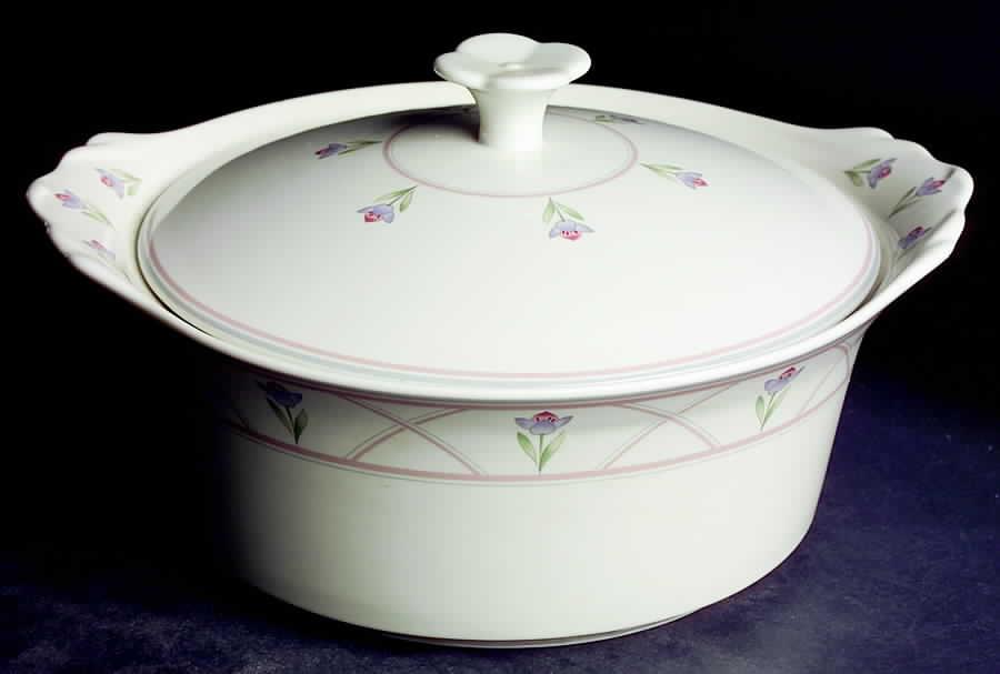 Lindsay 1.5 Qt Round Covered Casserole by Gorham-1