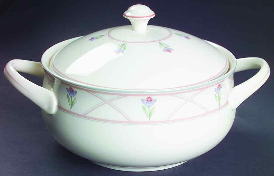 Lindsay 2 Qt Round Covered Casserole by Gorham-1