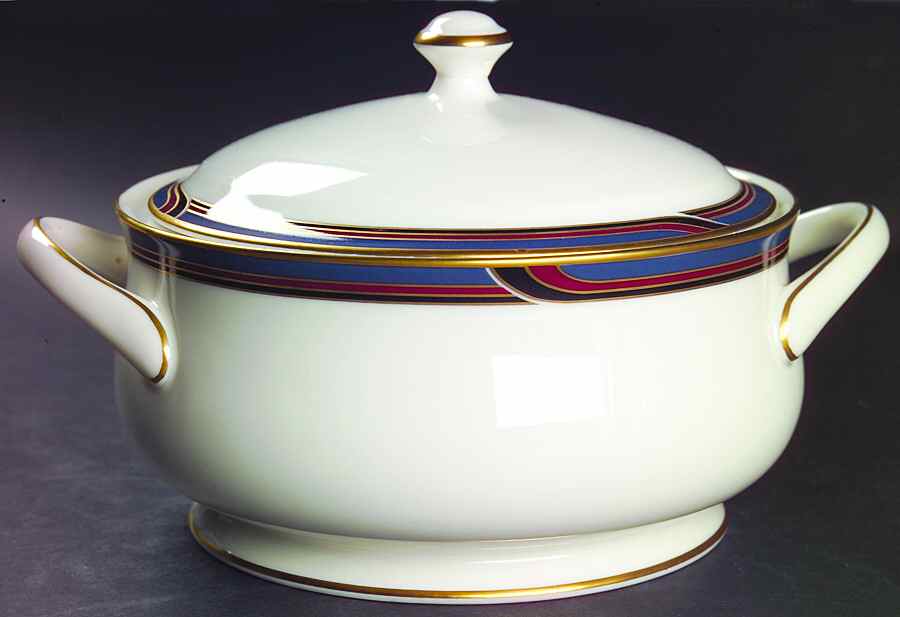 Regatta 1.5 Qt Round Covered Casserole by Gorham-1