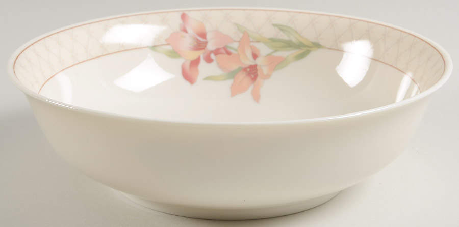 Trapunto 8" Round Vegetable Bowl by Gorham-1