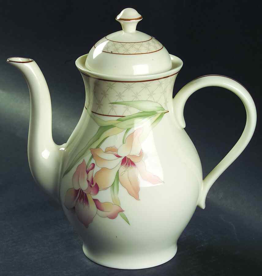 Trapunto Coffee Pot & Lid by Gorham-1