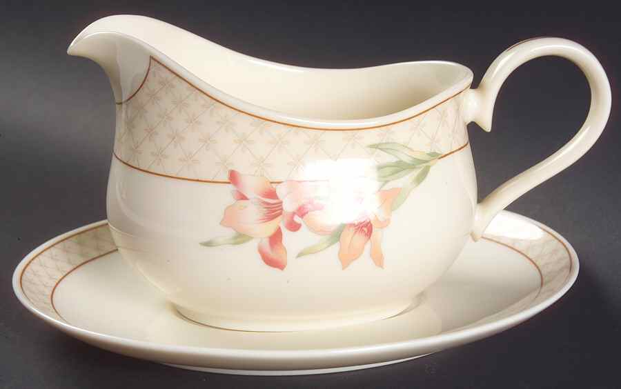 Trapunto Gravy Boat & Underplate by Gorham-1