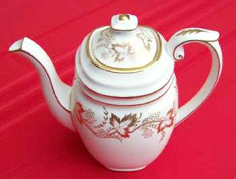 Cambridge (Gold Leaves) Teapot & Lid by Grosvenor-1