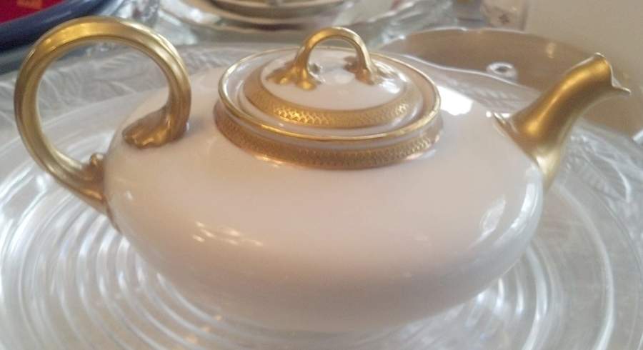 GUE119 Teapot & Lid by WM Guerin-1