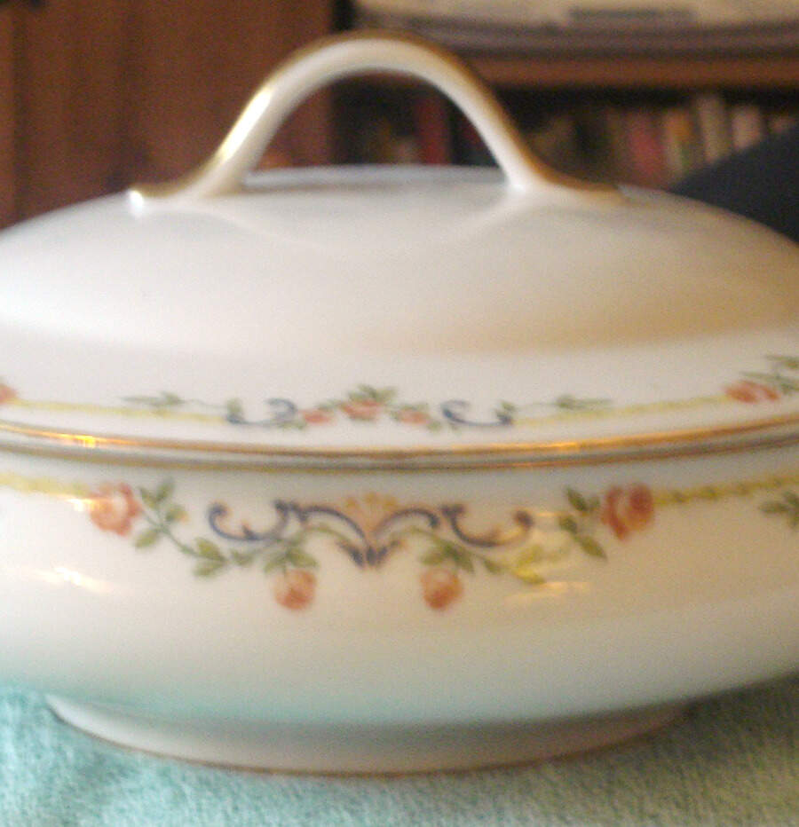 GUE121 Round Covered Vegetable by WM Guerin-1