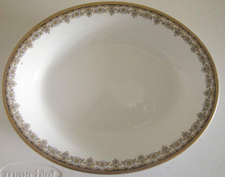 GUE132 9" Oval Vegetable Bowl by WM Guerin-1