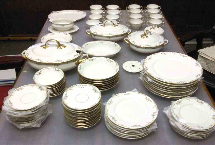 GUE17 Oval Tureen & Lid by WM Guerin-1