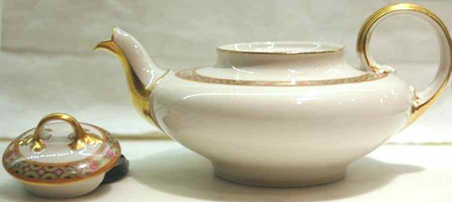 GUE32 Teapot & Lid by WM Guerin-1
