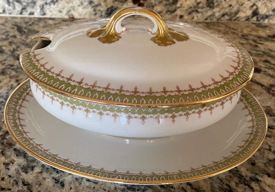 GUE4 Gravy Boat & Lid w/Underplate by WM Guerin-1