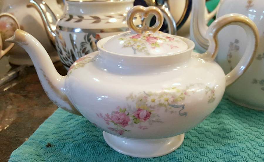 GUE5 Teapot & Lid by WM Guerin-1