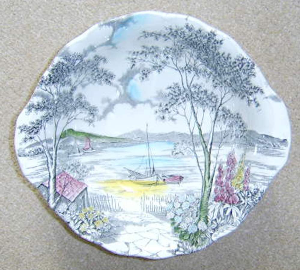 Holiday Lugged Cereal Bowl by Grindley-1