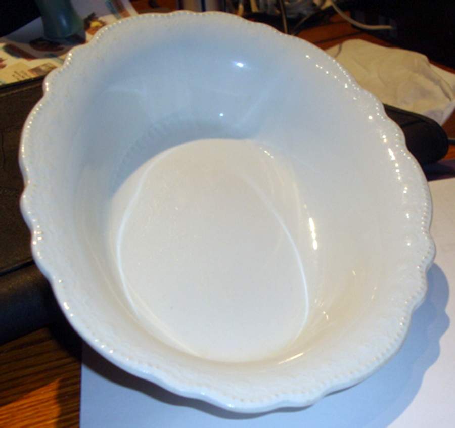 GRI88 9" Round Vegetable Bowl by Grindley-1