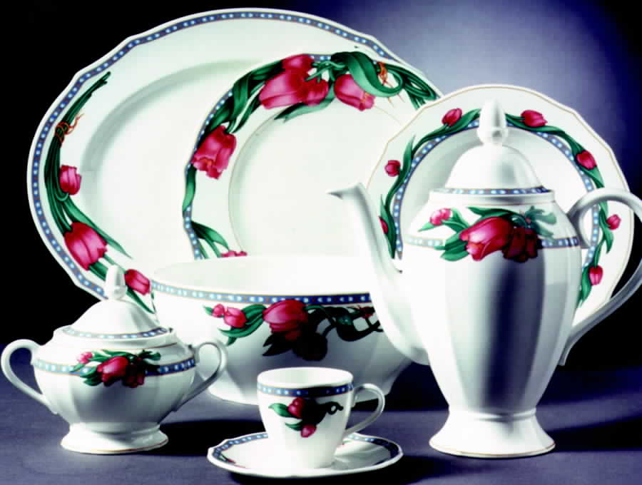 Red Tulip Dinner Plate by Ginori 1735-1