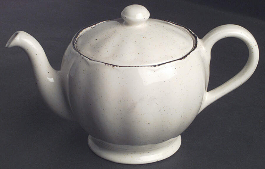 Colonial Classic Vanilla Teapot & Lid by Grindley-1