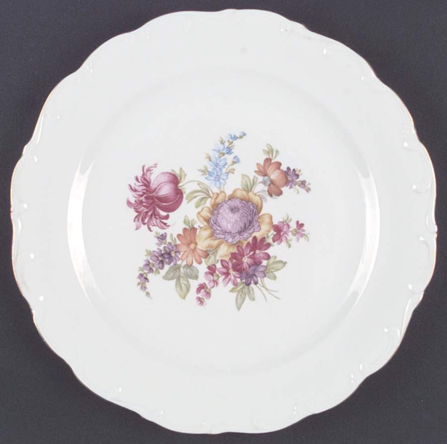 GOE5 Dinner Plate by Goebel-1