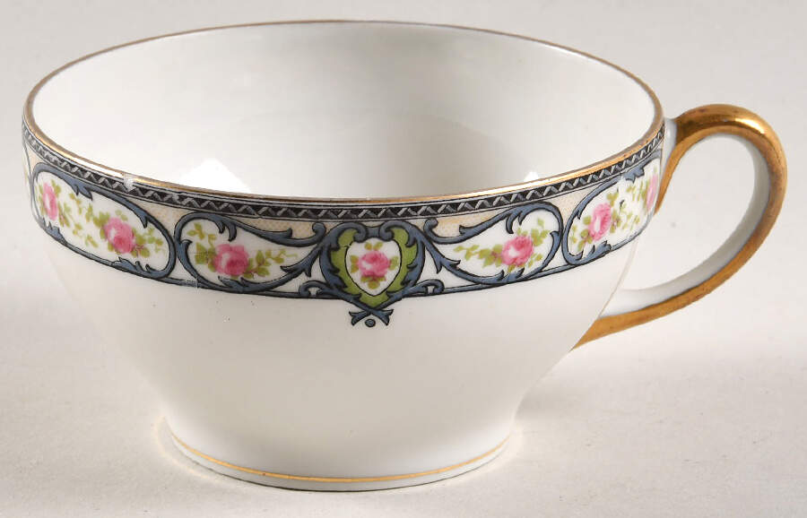 GUE211 Footed Cup by WM Guerin-1