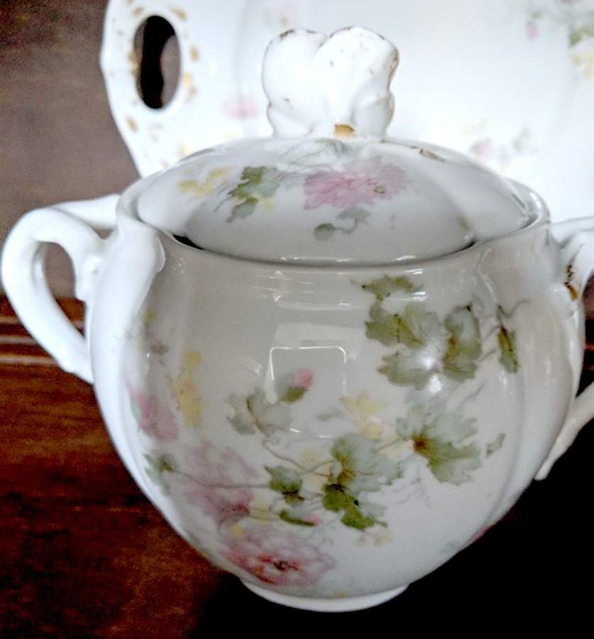 GUE251 Sugar Bowl & Lid by WM Guerin-1