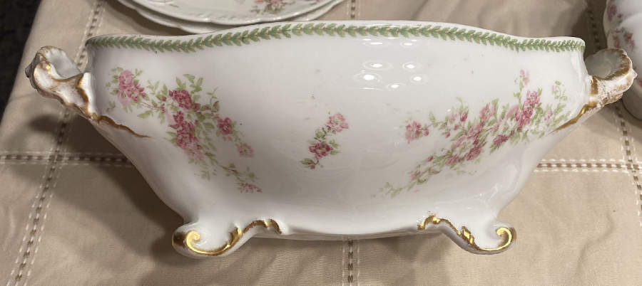 GUE263 Oval Tureen No Lid by WM Guerin-1