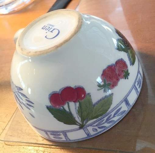 Oiseau Bleu (Fruit) Flat Cup by Faiencerie De Gien-1