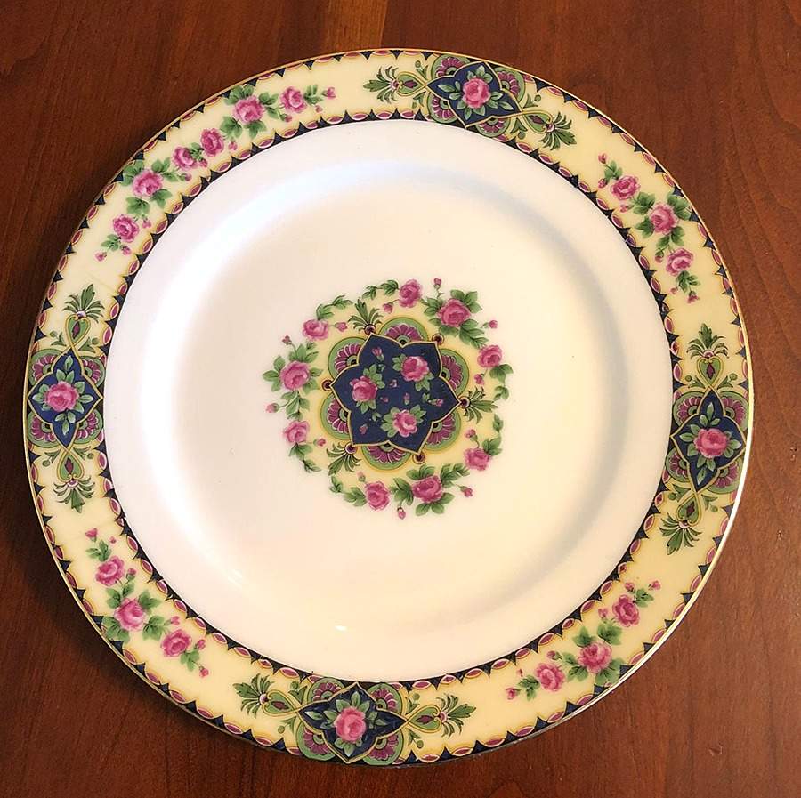 GUE275 Dinner Plate by WM Guerin-1