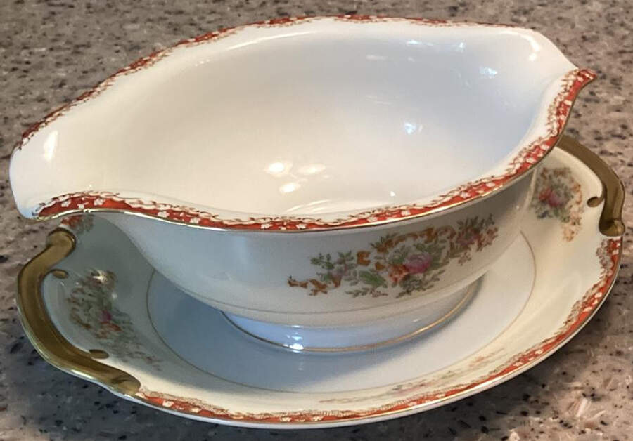 Carter Gravy Boat with Attached Underplate by Grace-1