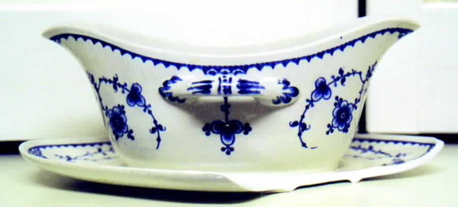 Alva Gravy Boat with Attached Underplate by Gustavsberg-1