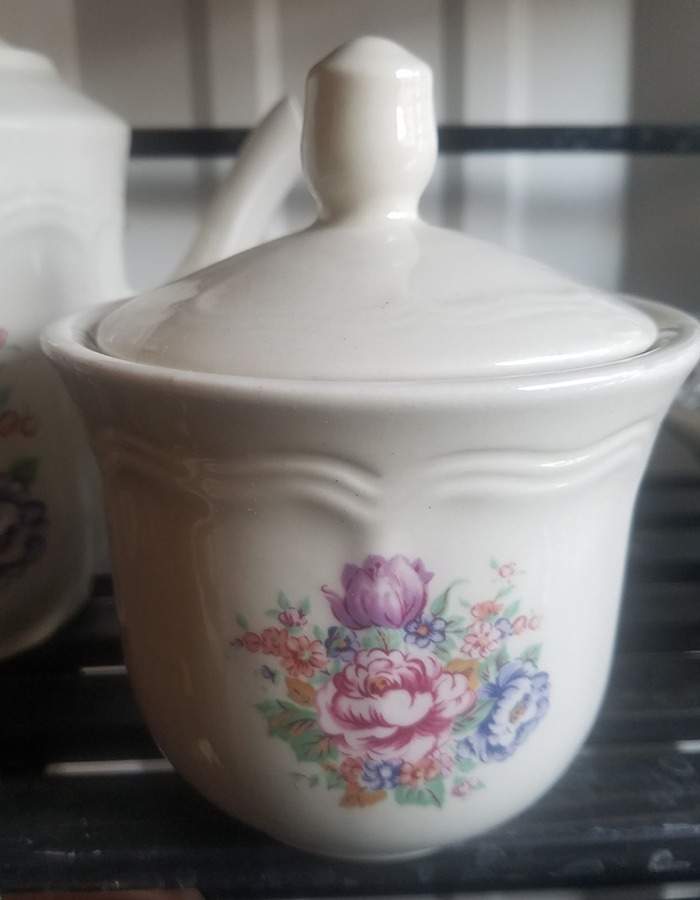 GID42 Sugar Bowl & Lid by Gibson Designs-1
