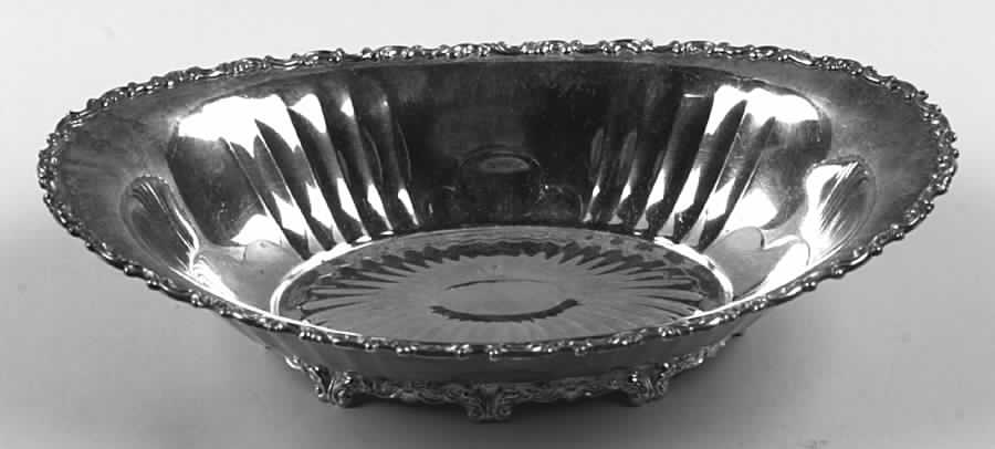 Louis XV (Silverplate, Hlwr, Older, Scrolls & Plume) Medium Silverplate Oval Vegetable Bowl by Gorham Silver-1