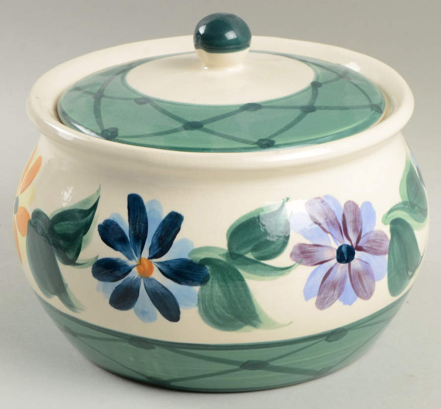 Daisy Chain Round Covered Vegetable by Gail Pittman-1