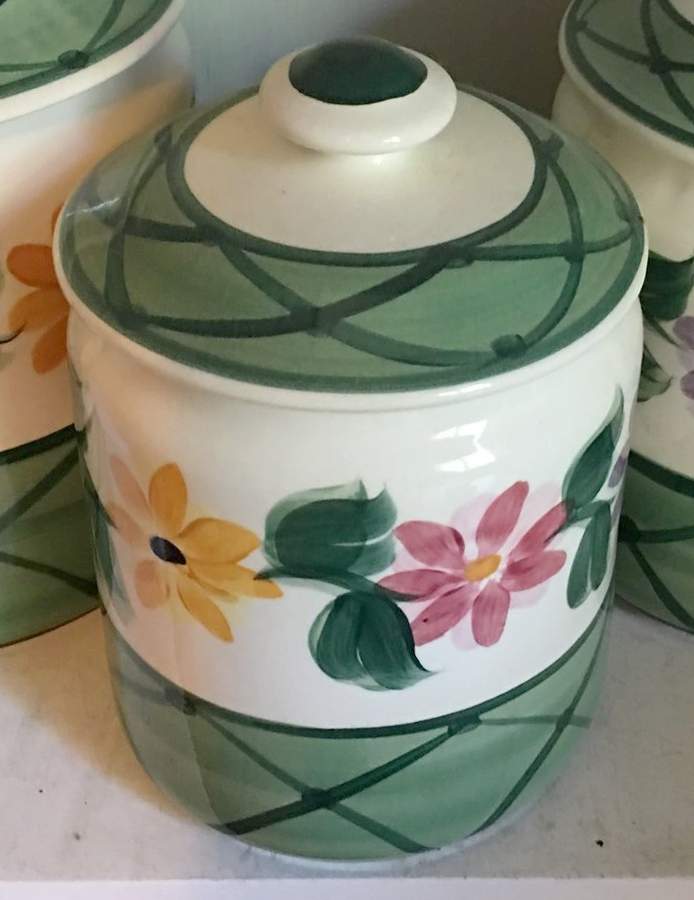 Daisy Chain Medium Canister & Lid by Gail Pittman-1
