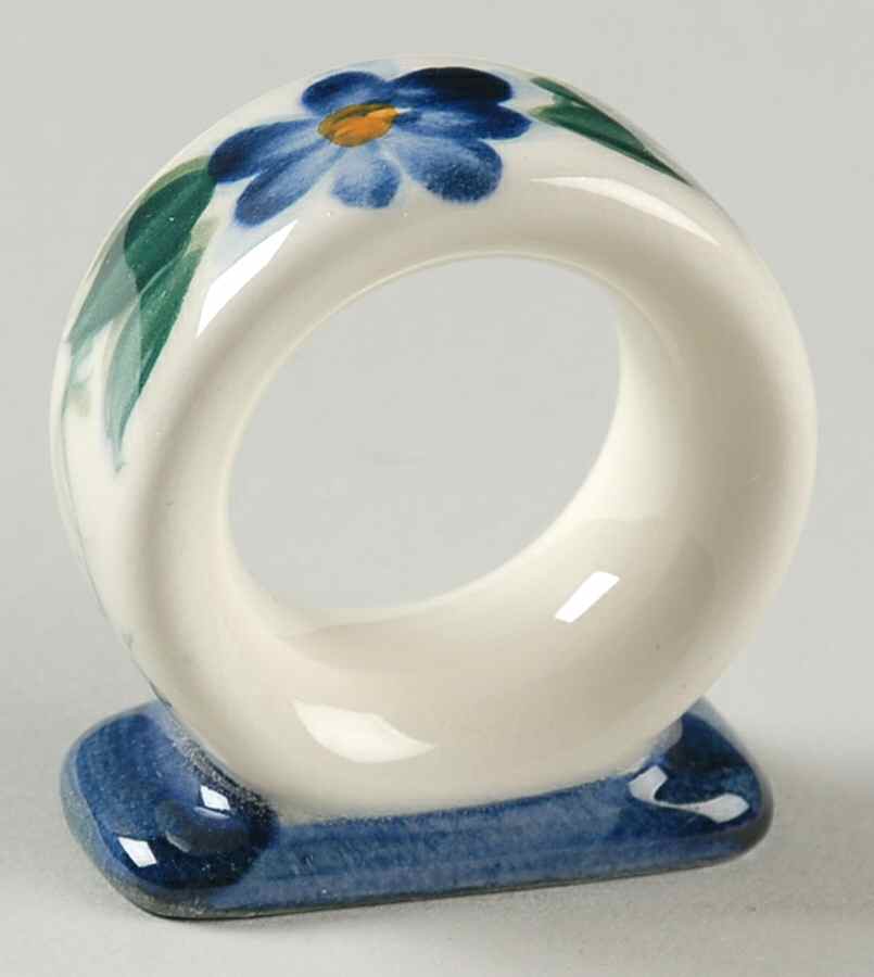 Daisy Chain Napkin Ring by Gail Pittman-1