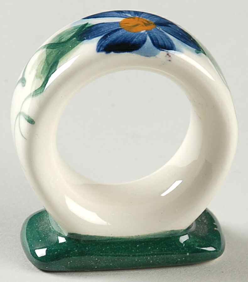Daisy Chain Napkin Ring by Gail Pittman-1