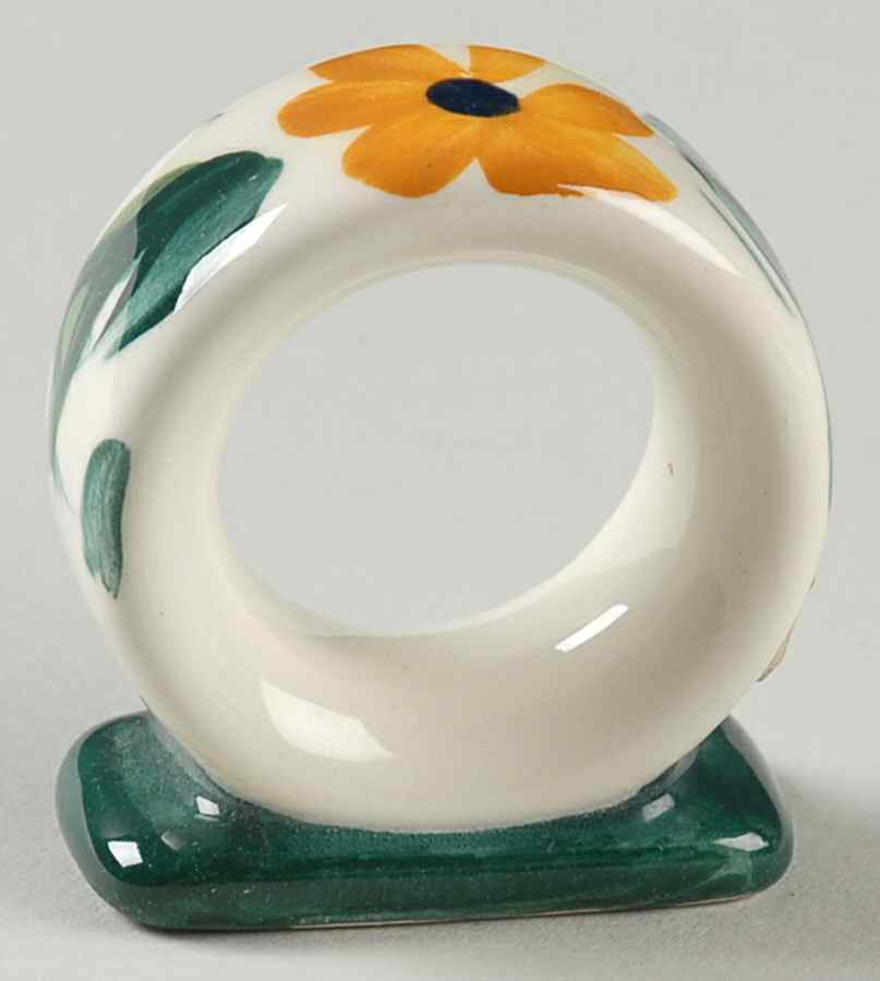 Daisy Chain Napkin Ring by Gail Pittman-1