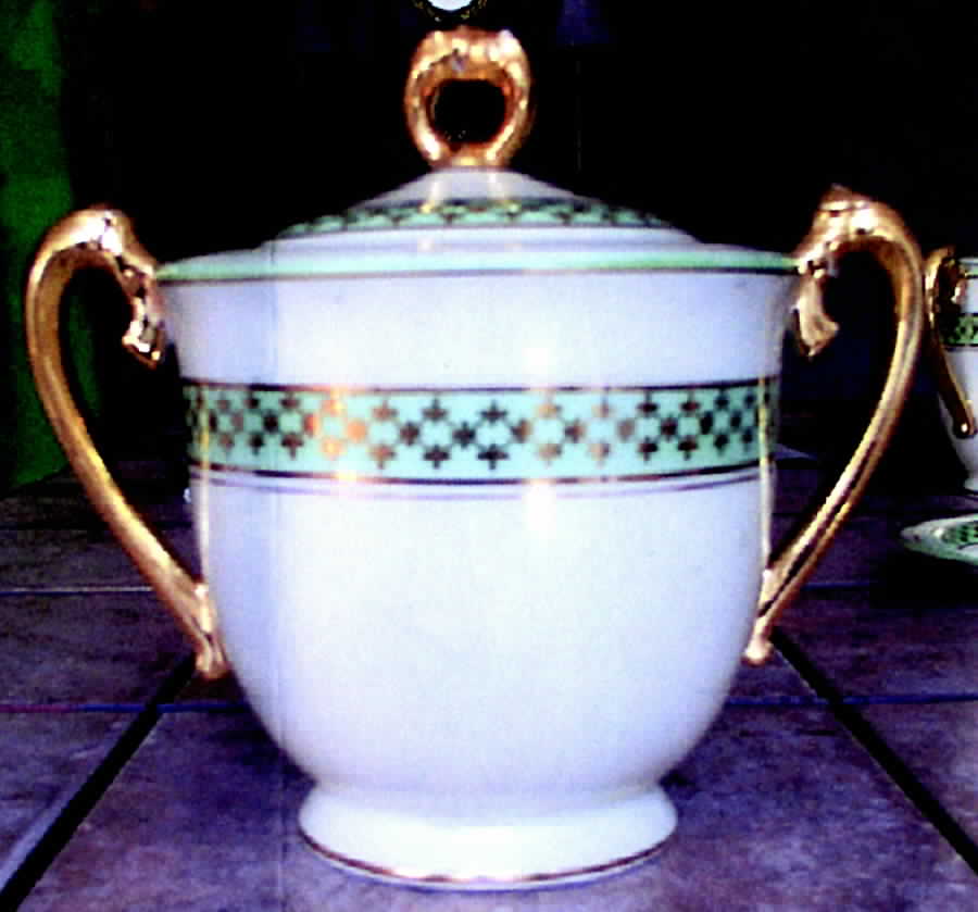 GOV1 Sugar Bowl & Lid by Gout Deville-1