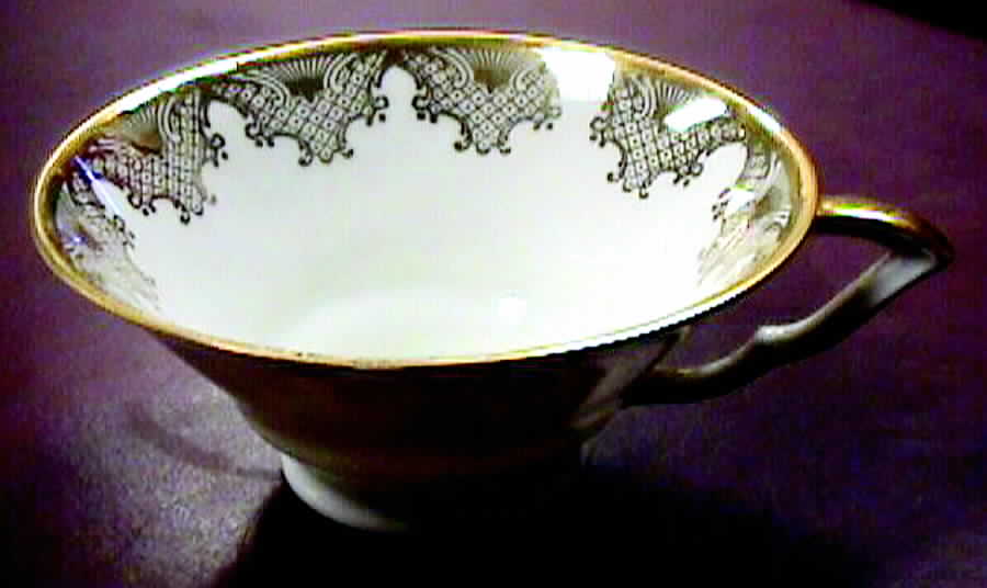 10895 Footed Cup by Ginori 1735-1