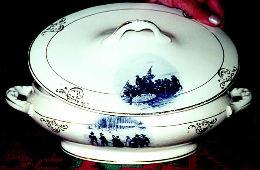 GLO4 Oval Covered Vegetable by Globe Pottery (England)-1