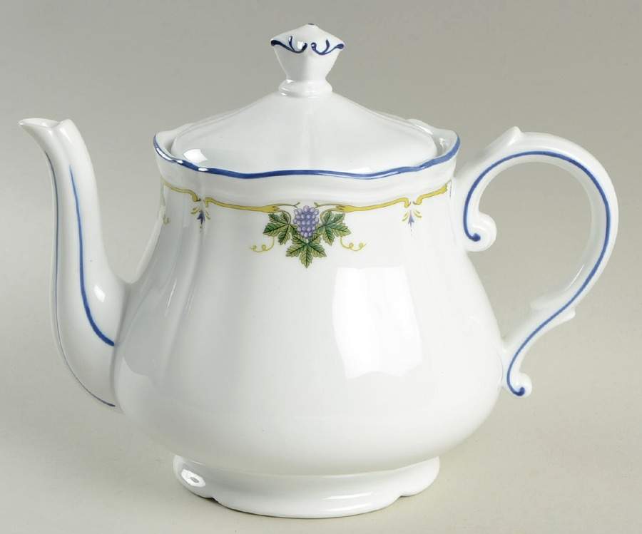 Uva Teapot & Lid by Ginori 1735-1