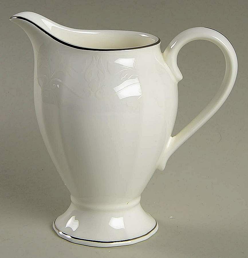 Virginia Creamer by Ginori 1735-1