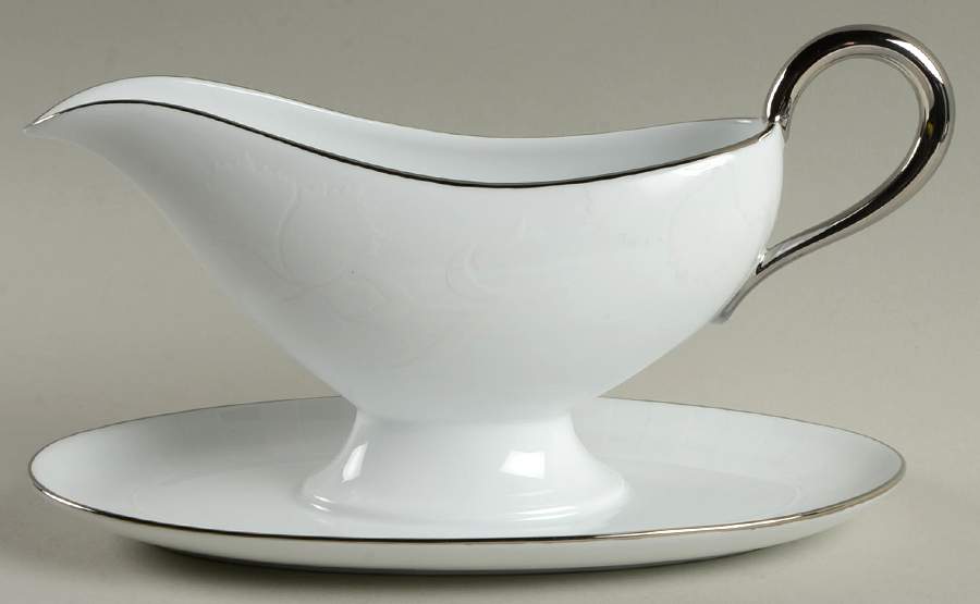 Virginia Gravy Boat with Attached Underplate by Ginori 1735-1
