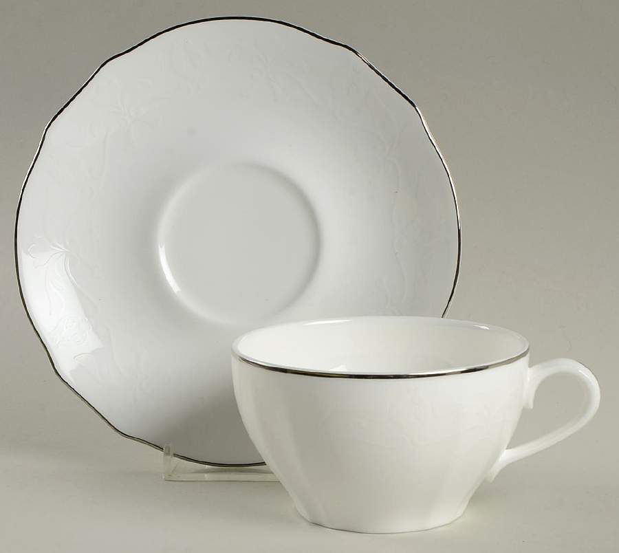 Virginia Flat Cup & Saucer Set by Ginori 1735-1