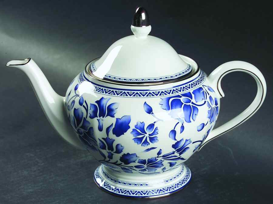 Jasmine Teapot & Lid by Ginori 1735-1